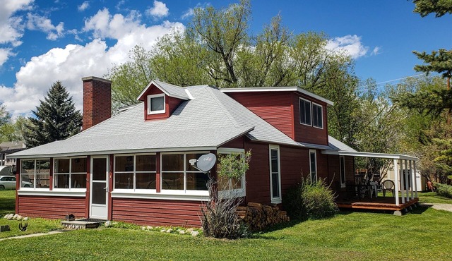 Charming Ennis Montana Bungalow