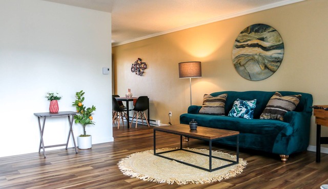 🔹Charming Entire House + Parking🔹