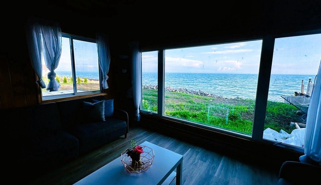 Charming Erie Water Front Cottage!