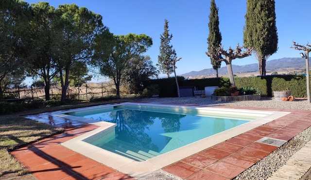 Charming farmhouse, surrounded by vineyards and with a private pool in the middle of nature