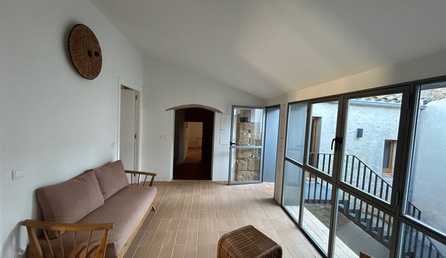 Charming Costa Brava house with pool, 10km from l'Escala, sleeps 9
