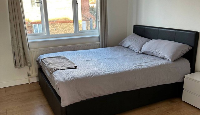 Charming Escape: 2BR Home with Parking