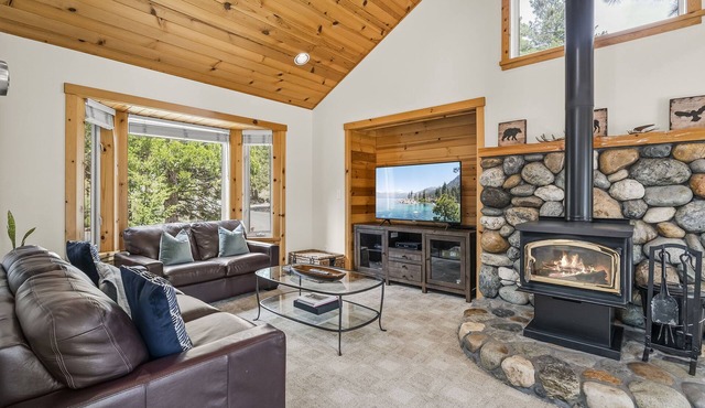 Charming Escape w/Hot Tub & EV Charger | Near Lake Tahoe, Golf Course & Trails