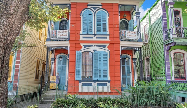 Charming Esplanade suite with private balcony. 20-min walk to French Quarter.