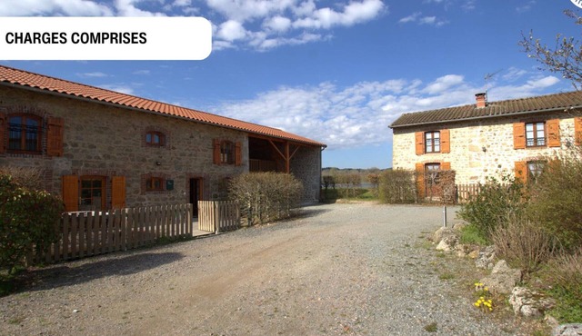 Charming estate 2 cottages, 15 people, pets allowed, wifi