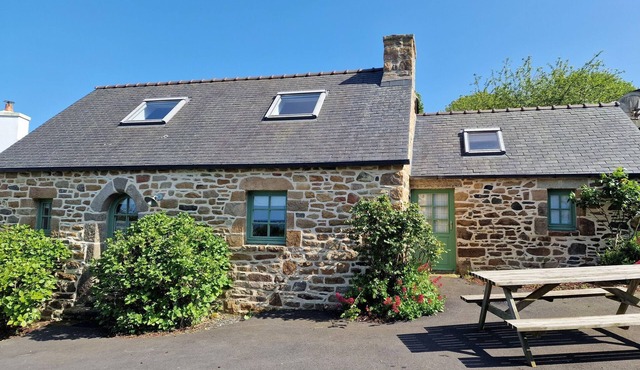 Charming Estate in Plougasnou near GR34 Trail