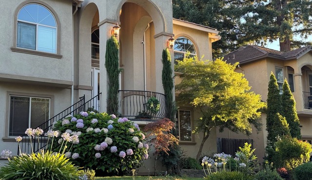 Charming European Style Home in Historic Fair Oaks- Near Bridge and River access