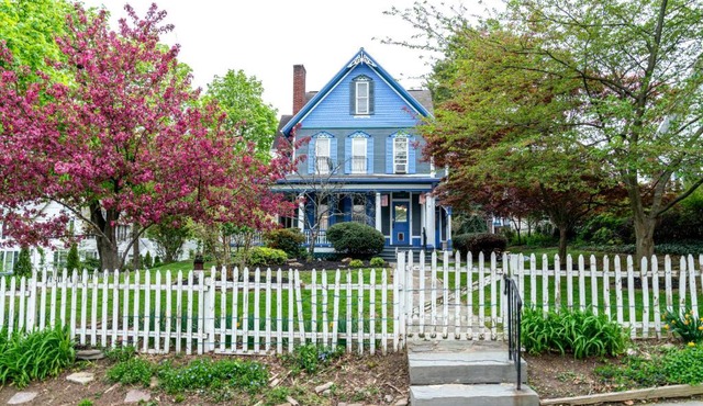 CHARMING EXECUTIVE VICTORIAN MANSION w/FREE PARKING - near Bucknell