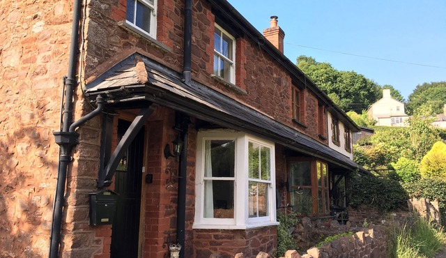 Charming Exmoor cottage in tranquil setting near mediaeval village of Dunster