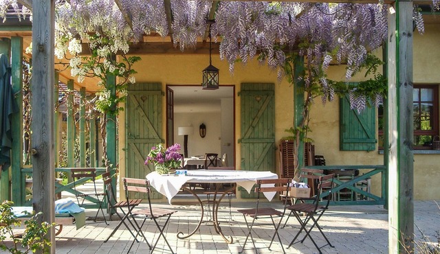 Charming family home,(6bed-4bath) quiet, refined, lake and mountain views,