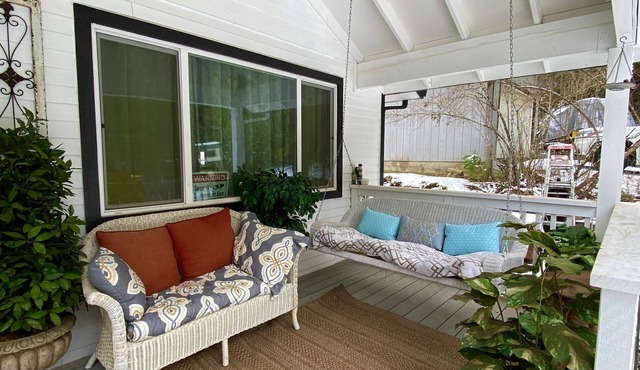 Charming Fair Play Cottage near local wineries