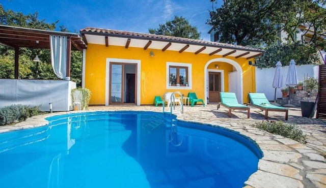 Charming family retreat with Private Pool