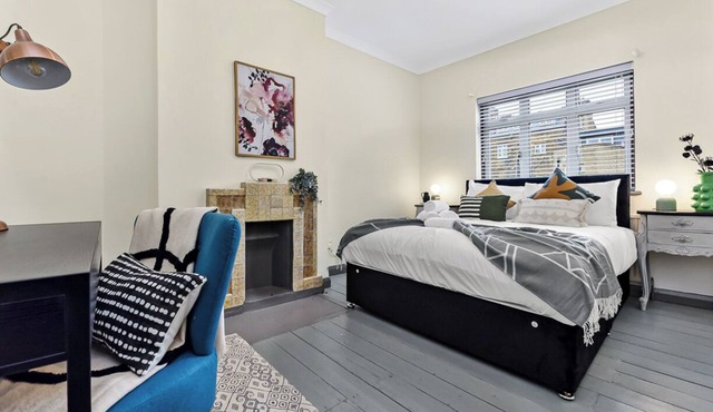 Charming Family Abode: Beautiful Home with Outdoor Space