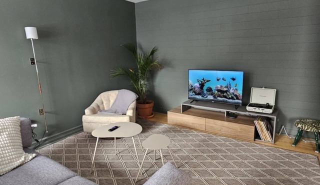 Charming family and pet-friendly 2 bedrooms apartment, near parks and metro