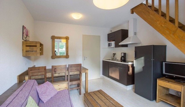 Charming family apartment for 4 people with swimming pool on the edge of Lake Aureilhan