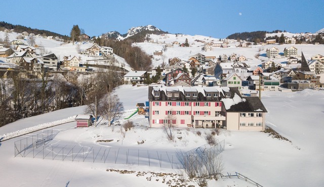 Charming Family Apartment with Mountain View in Amden, Switzerland