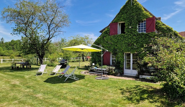 Charming family cottage, 7 rooms (up to 14 Persons), near the Loire castles.