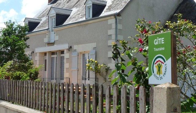 Charming Family Cottage with Large Garden, Terrace & Modern Amenities in Loire Valley