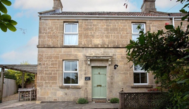 Charming Family Cottage in Bath w/Parking