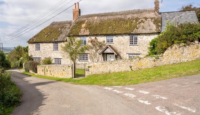 Charming Family Farmhouse near Lyme Regis
