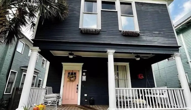 Charming family-friendly 4/2.5 pool home in historic Springfield Jax