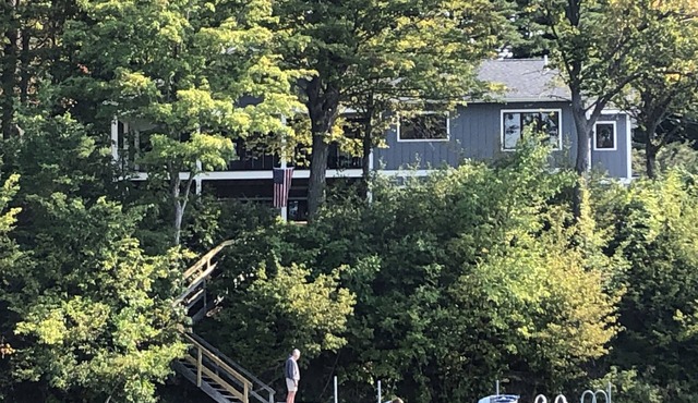 Charming, family-friendly lakefront house