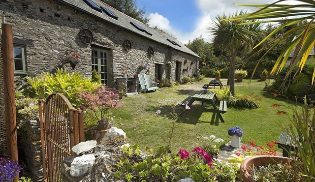 Charming, family friendly, 6-bedroom barn conversion located close to the beach