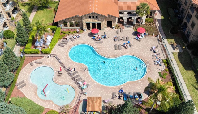 Charming Family-Friendly Condo Near Disney w Pool & Balcony