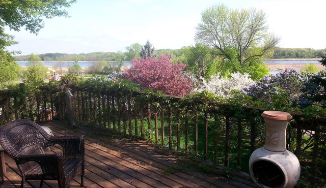 Charming Family-Friendly Chanhassen Home!