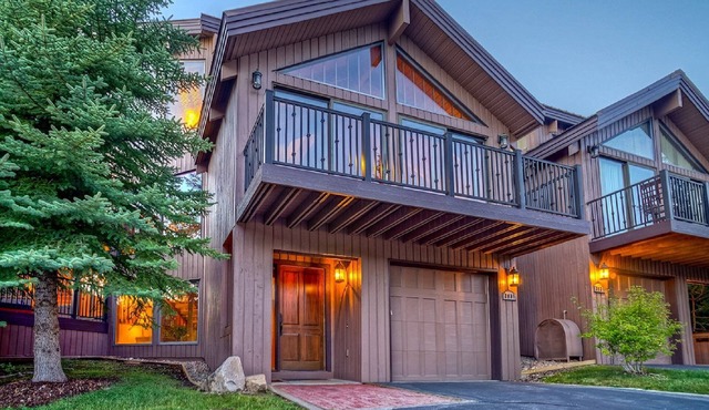 Charming family- friendly 4-bedroom villa with wi-fi and hot tub
