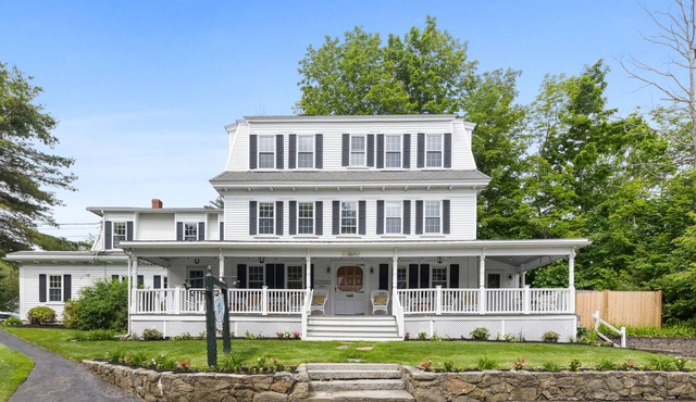 Charming Family-friendly 10 BR, 10.5 BA Property by Perkins Cove!