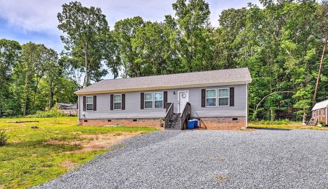 Charming Family-Friendly Wingate Home w/ Pond