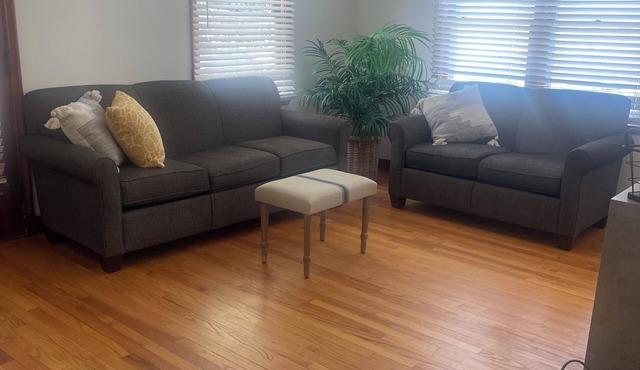 Charming Family house sleeps 8, close to Roscoe, Rockford, Beloit, Janesville