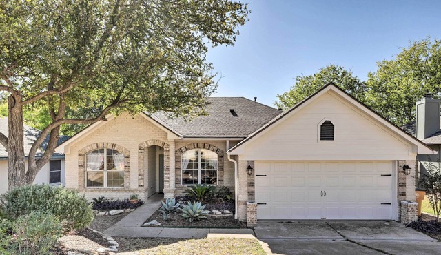 Charming Family Home ~ 7 Mi to Dtwn & Airport