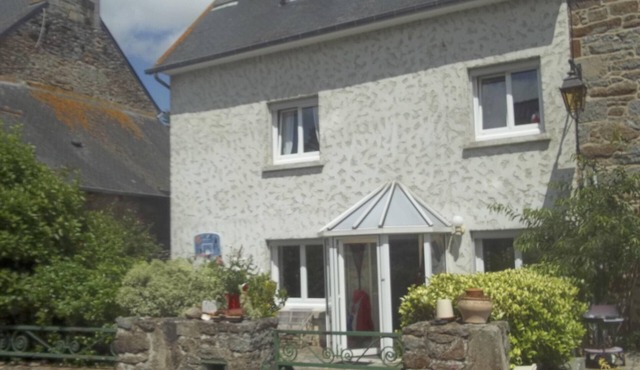 Charming family home by the lake and near the sea