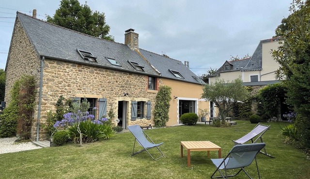 Charming family home close to shops and beaches