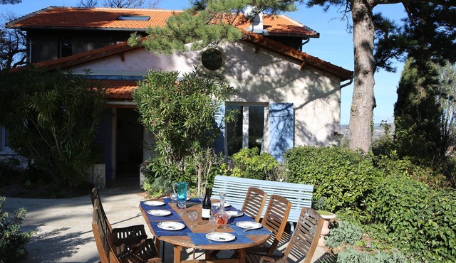 Charming family home in Provence with swimming pool