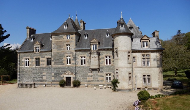 Charming family home in the heart of a park 5 minutes from the city center