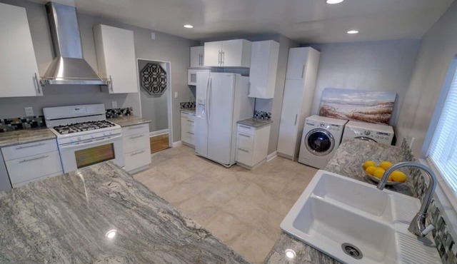 Charming family home in a quiet neighborhood of Burbank.