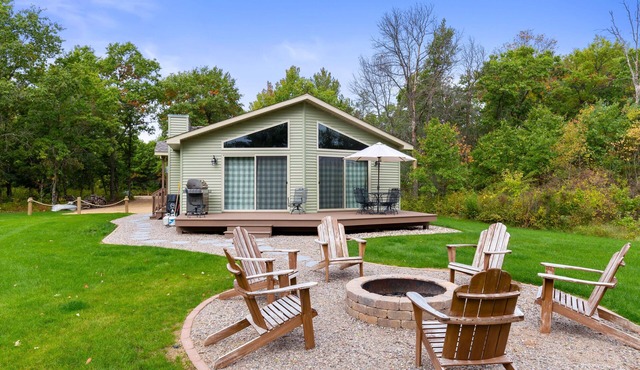 CHARMING FAMILY HOME ON CASTLE ROCK LAKE