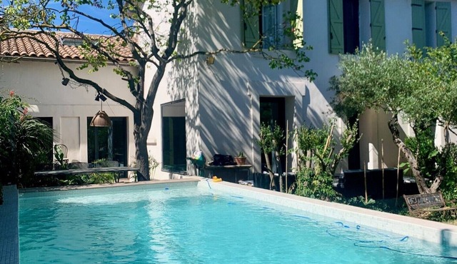 Charming family home + pool, quiet location between beaches (10 min), nature & town