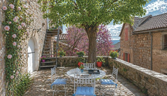 Charming Family Home with Terrace & Views of Millau Viaduct