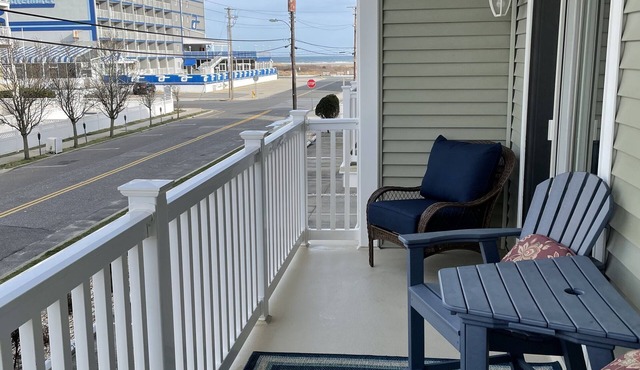 Charming Family Retreat @ The Monarch: Steps to Free Beaches & Iconic Boardwalk!