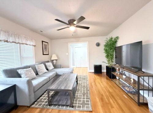 Charming Family Ranch Home Pet Friendly Fenced Yard