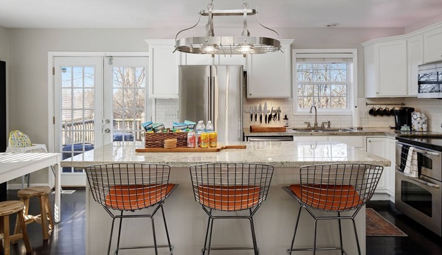 Charming Family Retreat Near IHOPKC 41
