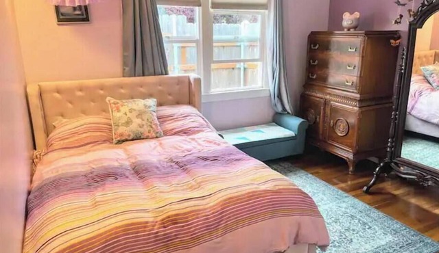 Charming Family Retreat in Town