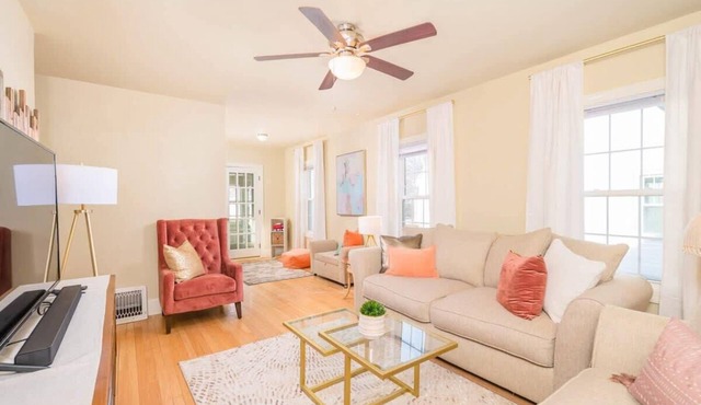 Charming Family Retreat-5 Min to Downtown Menasha