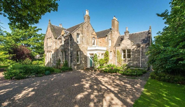 Charming, family sized period Villa 5 minutes from the beach