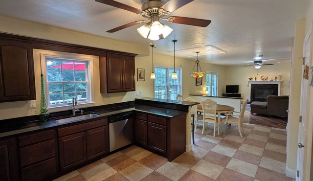 Charming, family-sized house in private neighborhood. 5 mins drive to downtown!