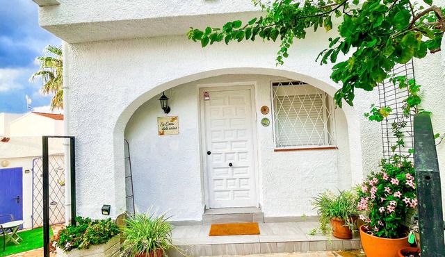 Charming Family Townhouse with Private Patio in Miami Playa